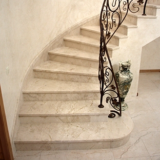 Лестница из мрамора Лестница из мрамора