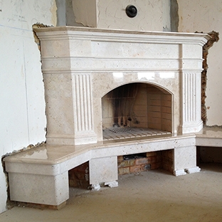 Угловой каминный портал Угловой каминный портал