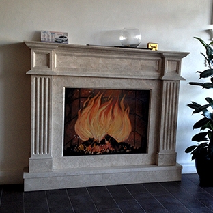 Декоративный камин из мрамора Декоративный камин из мрамора