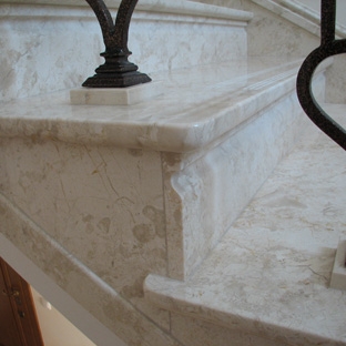 Облицовка лестницы мрамором Облицовка лестницы мрамором