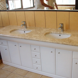 Столешница из мрамора в санузел Столешница из мрамора в санузел