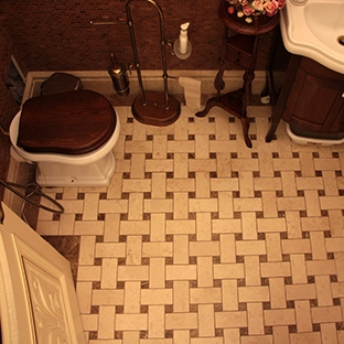 Мраморные полы в ванной комнате