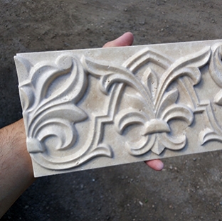 Резьба по камню. Багет из травертина.